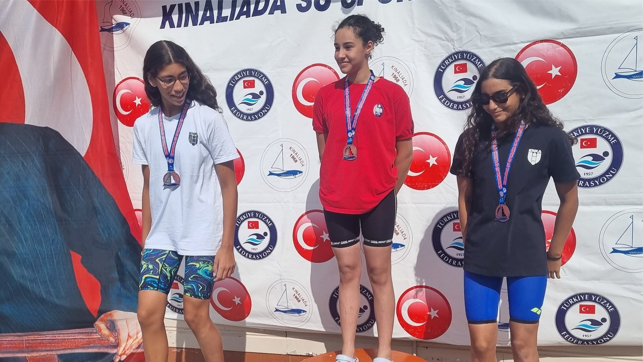 Prens Adaları Yüzme Şampiyonası'nda 9 madalya