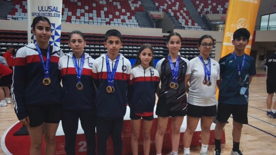 Badminton Türkiye Şampiyonası’nda sporcularımızdan; 3 altın, 6 gümüş ve 4 bronz madalya