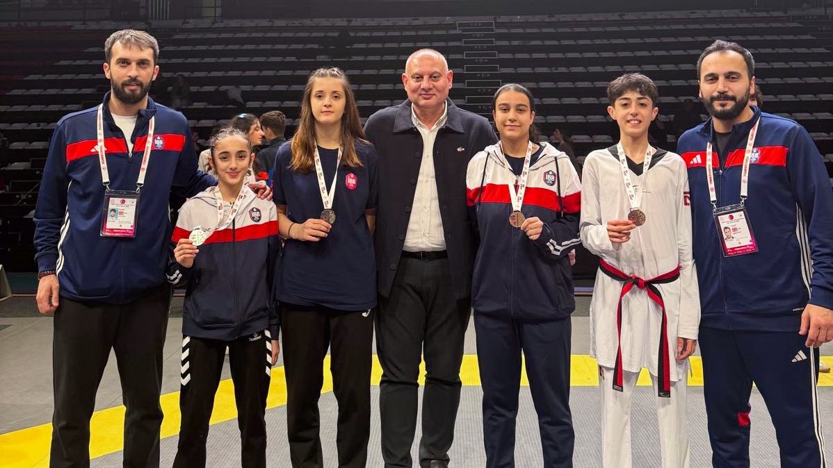 Antalya'da düzenlenen Turkish Open Taekwondo Turnuvası'nda sporcularımızdan 2 gümüş , 2 bronz madalya
