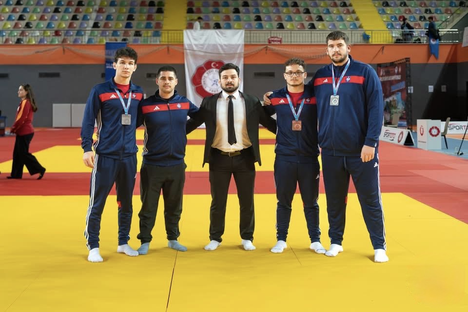 Gençler Türkiye Judo Şampiyonası'nda sporcularımızdan; 2 gümüş , 1 bronz madalya ve 2 beşincilik