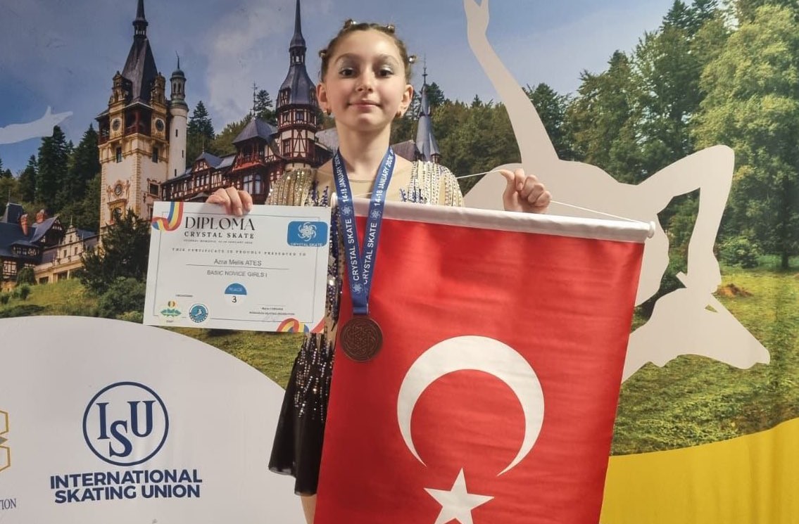Crystal Skate Yarışması'nda Azra Melis Ateş'ten bronz madalya