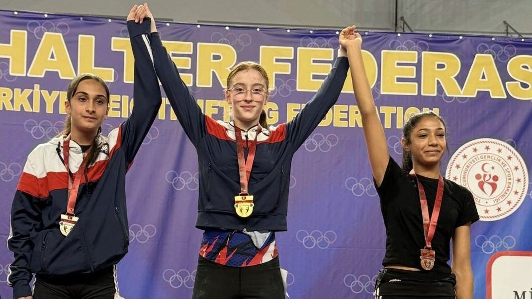 Minikler ve U15 Ferdi Halter Türkiye Halter Şampiyonası'nda sporcularımızdan; 3 altın, 3 gümüş, 1 bronz madalya