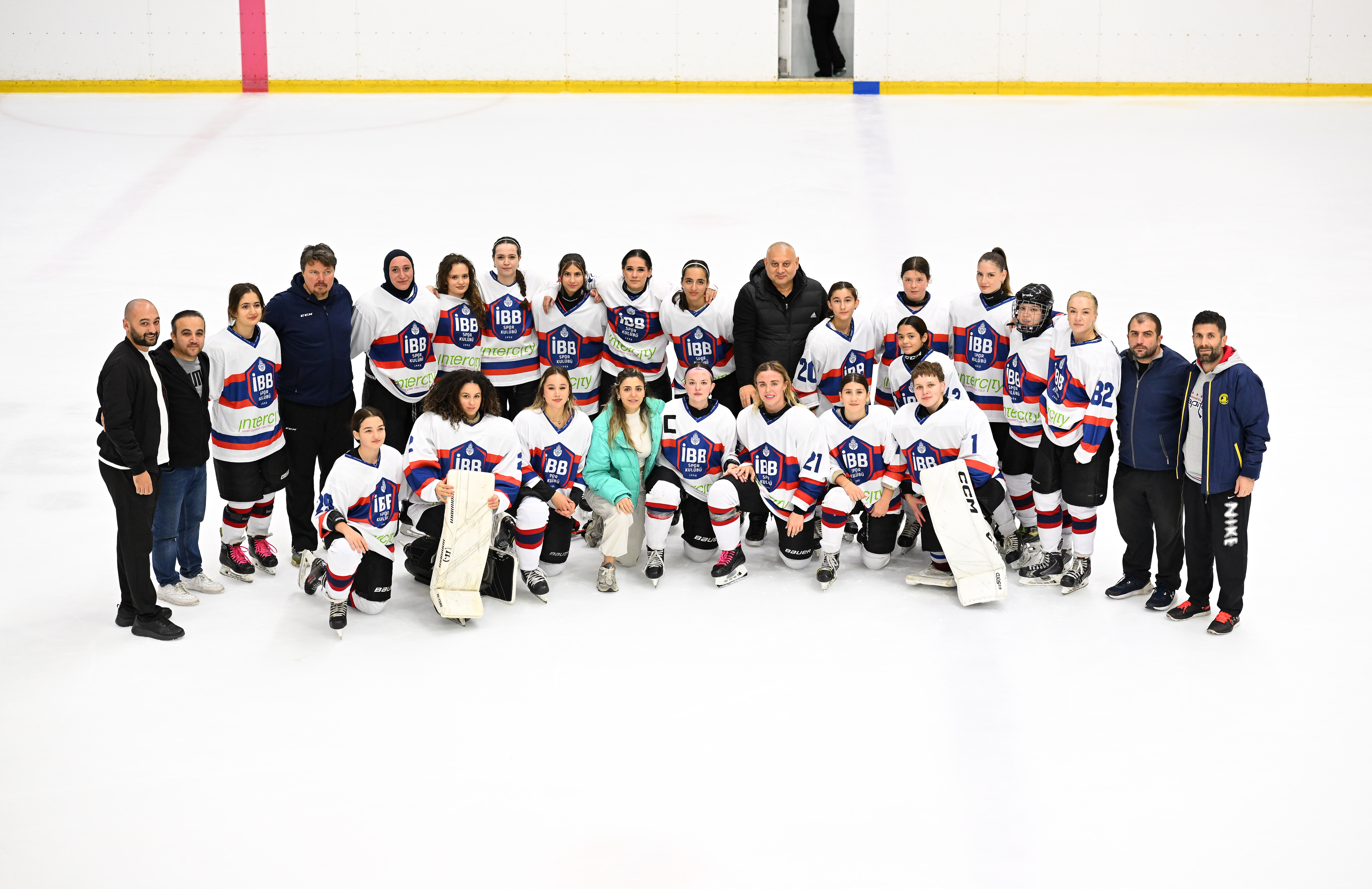 Kadın Buz Hokeyi Takımımız, haftayı 2 galibiyetle tamamladı