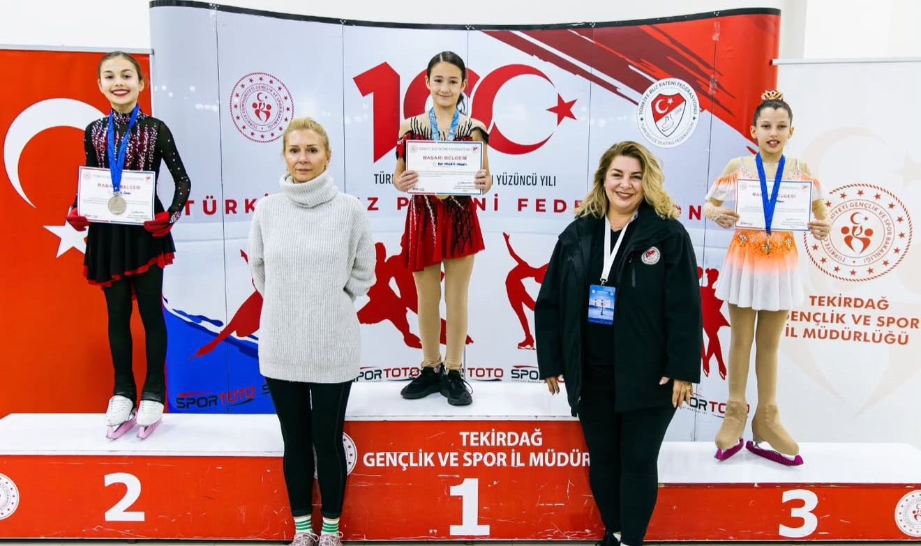 Artistik Buz Patencilerimizden 3 madalya