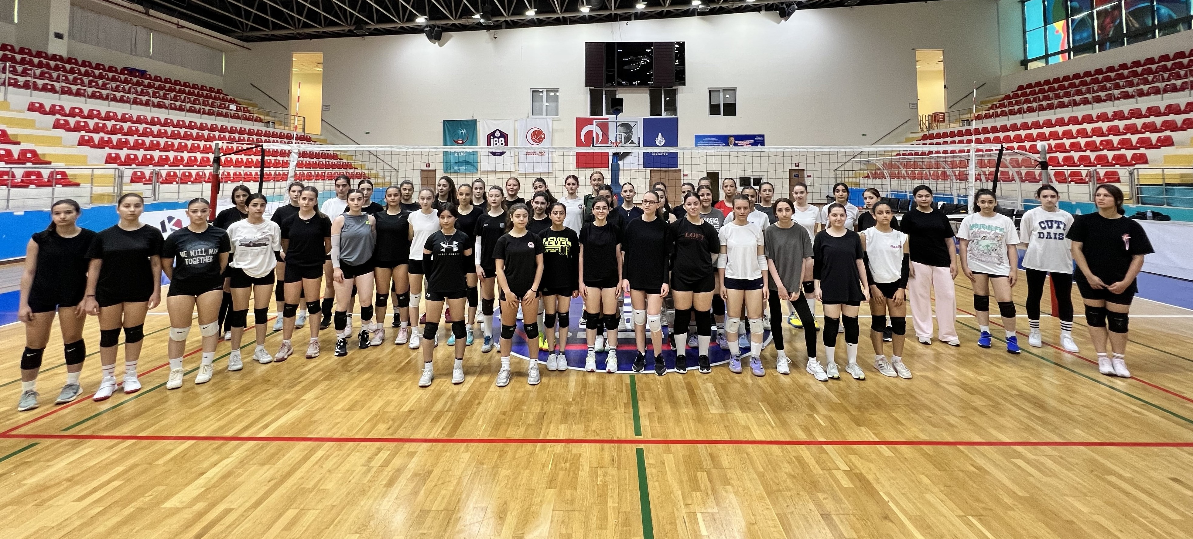 Voleybol Kız Takımlarımız altyapı seçmelerini kazanan sporcular belli oldu
