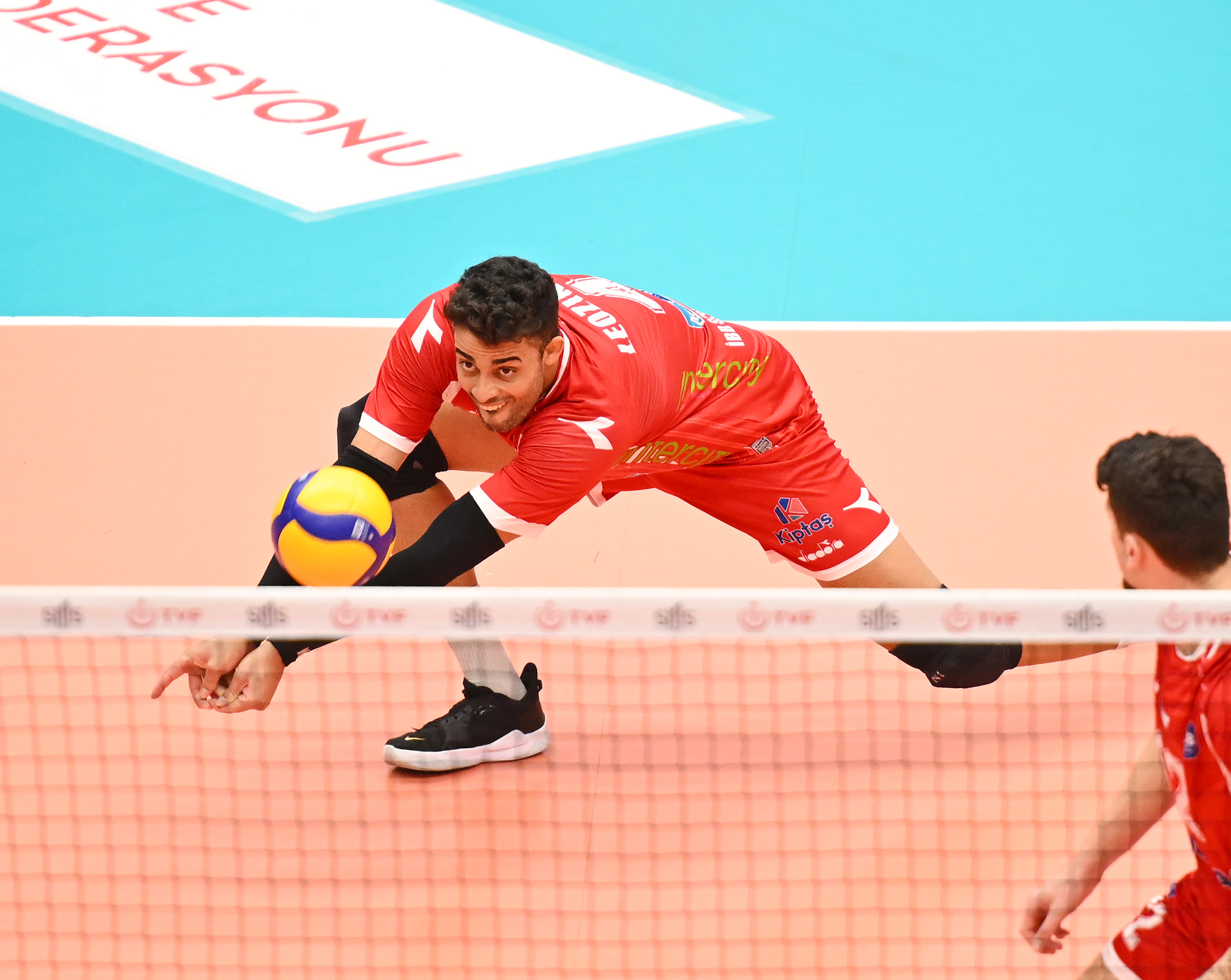 Efeler Ligi | İBB Spor Kulübü - Bursa BŞ Belediye: 1-3