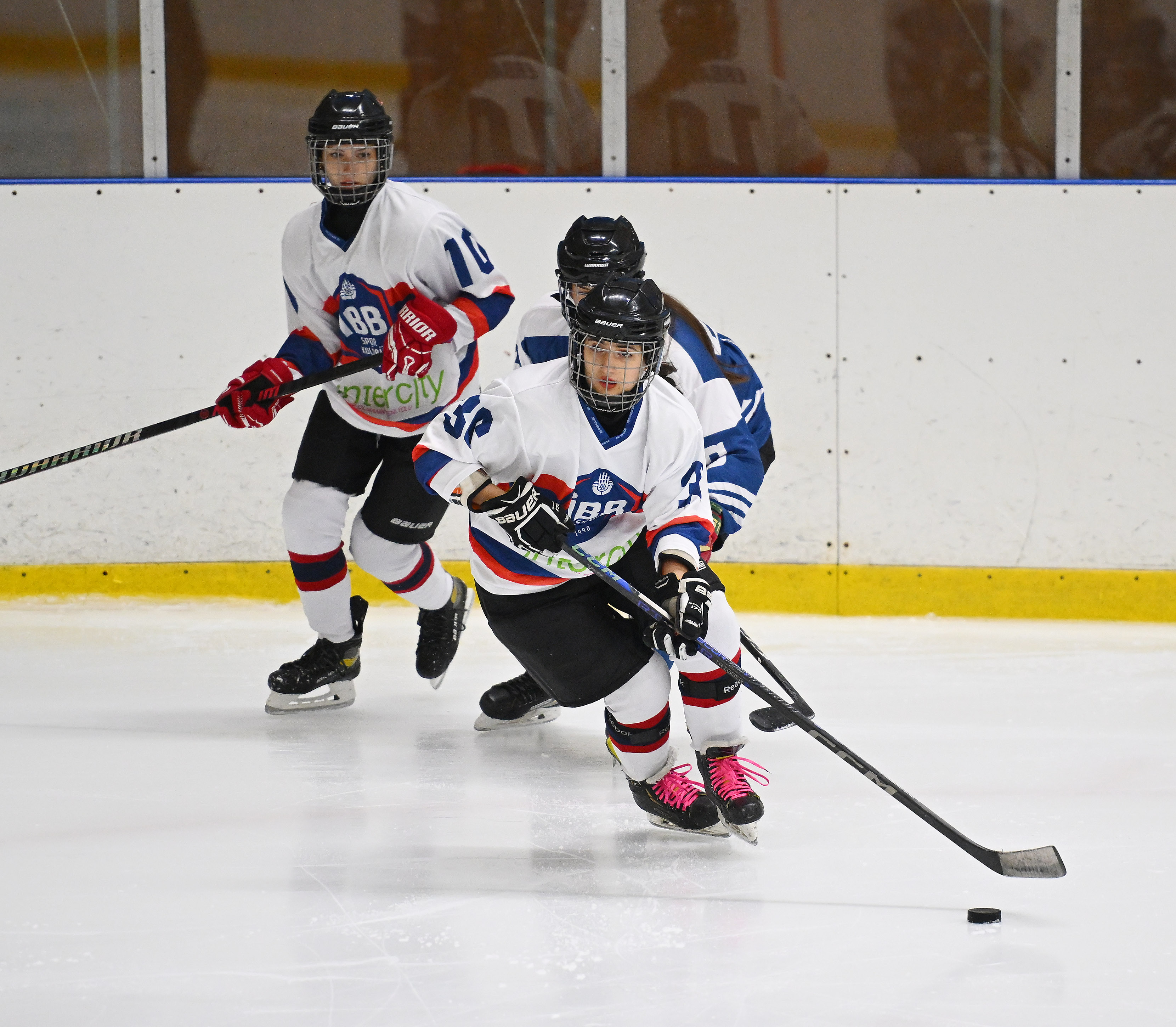 Kadın Buz Hokeyi Takımımız Ankara'dan bir galibiyetle döndü