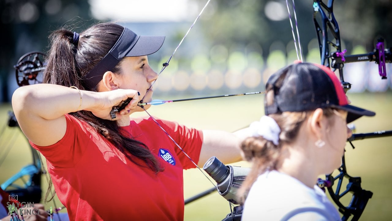 Sporcumuz Yeşim Bostan Uçar'ın da yer aldığı kadınlar olimpik yay milli takımımızdan altın madalya