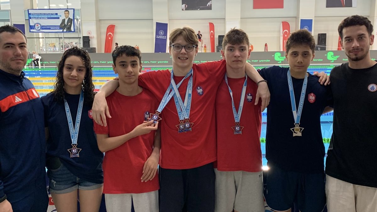 Türkiye Yüzme Şampiyonası’nda sporcularımızdan 1 altın, 3 gümüş ve 5 bronz madalya