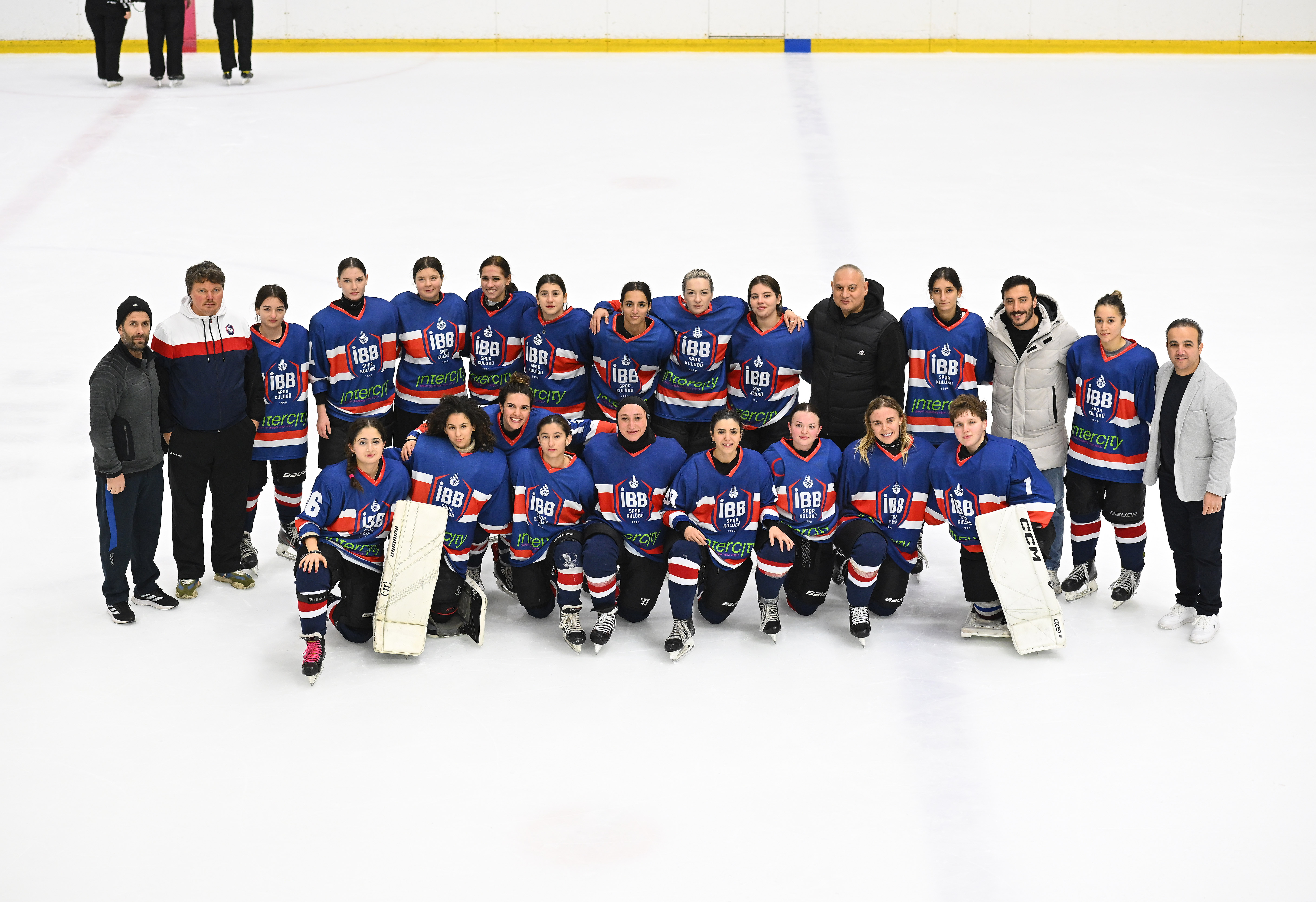 Kadın Buz Hokeyi Takımımız haftayı iki galibiyetle kapattı