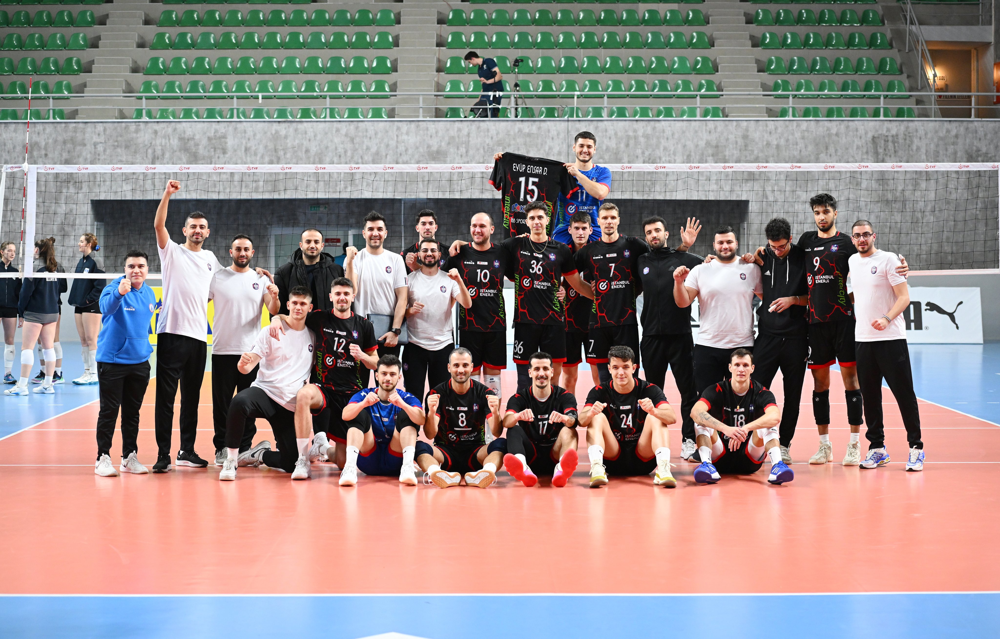 Erkek Voleybol Takımımız, Fenerbahçe Medicana'yı 3-0 mağlup etti