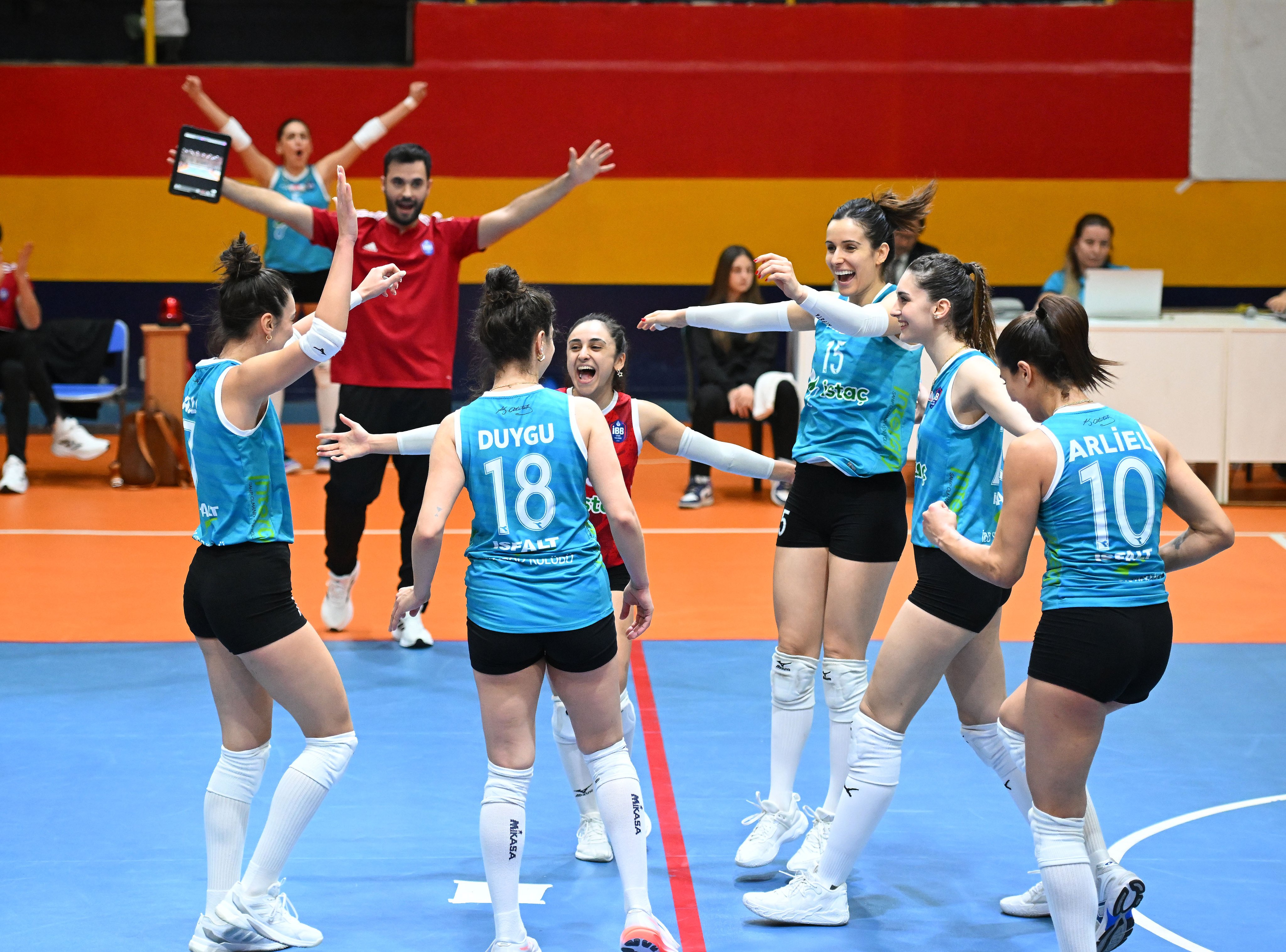 Kadın Voleybol Takımımız, Yeşilyurt'tan galibiyetle döndü: 3-0