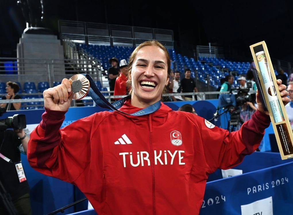Dünyada Yılın Kadın Güreşçisi, Buse Tosun Çavuşoğlu!