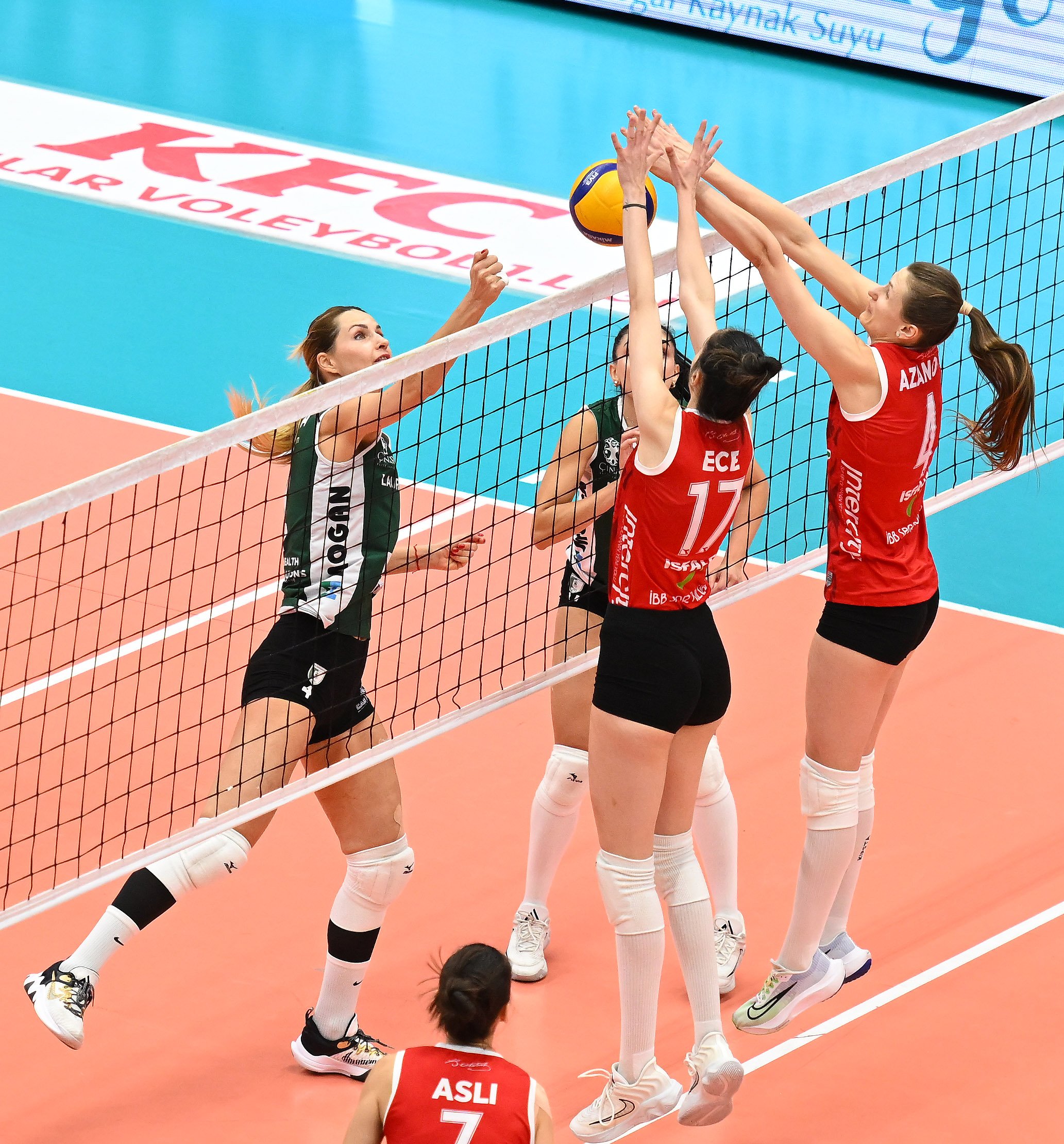 Kadın Voleybol Takımımız, Play-off’ta: 3-1!