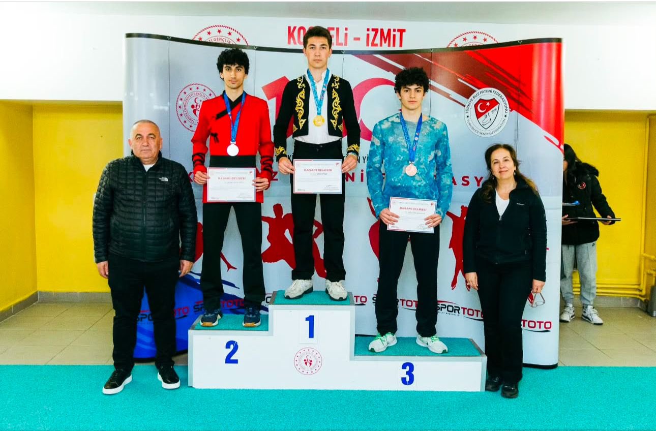 Atilla Arda Şahinolanlar, Buz Pateni Spor Toto Kupası'nda bronz madalya kazandı