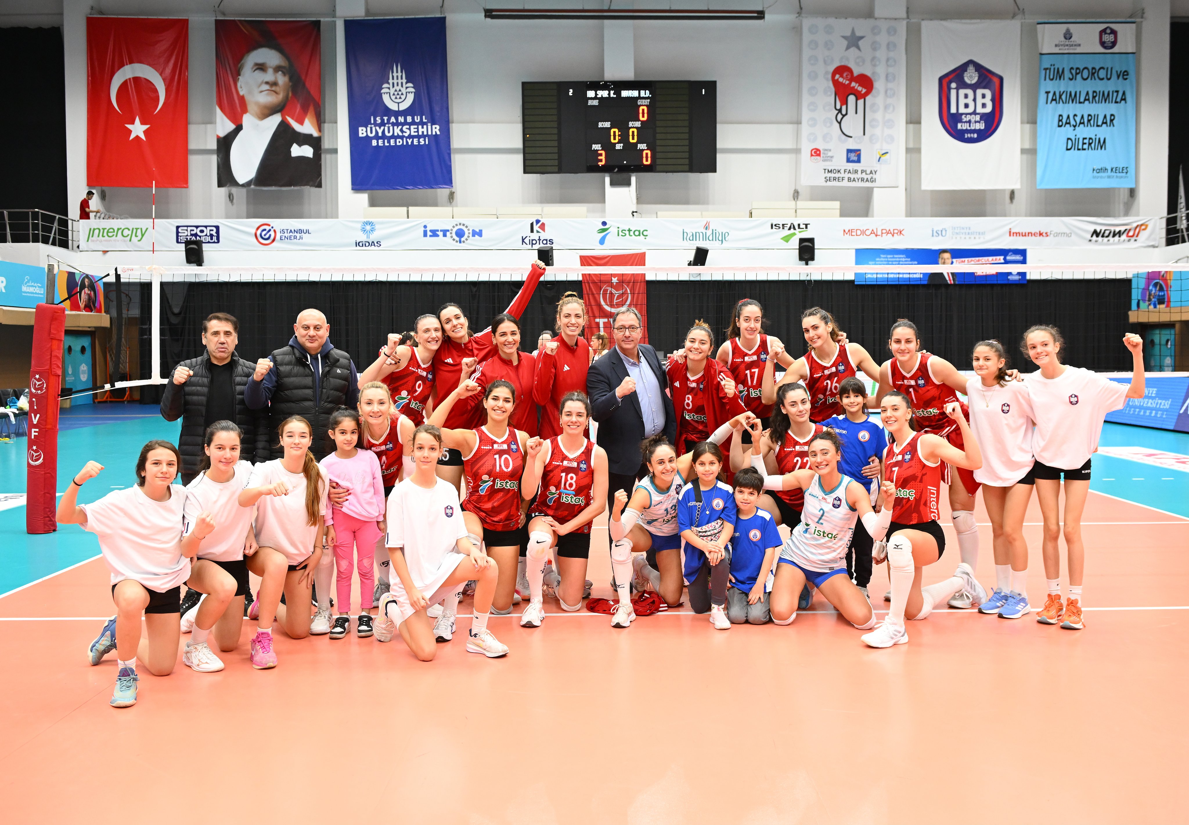 Kadın Voleybol Takımımız, set vermedi: 3-0!