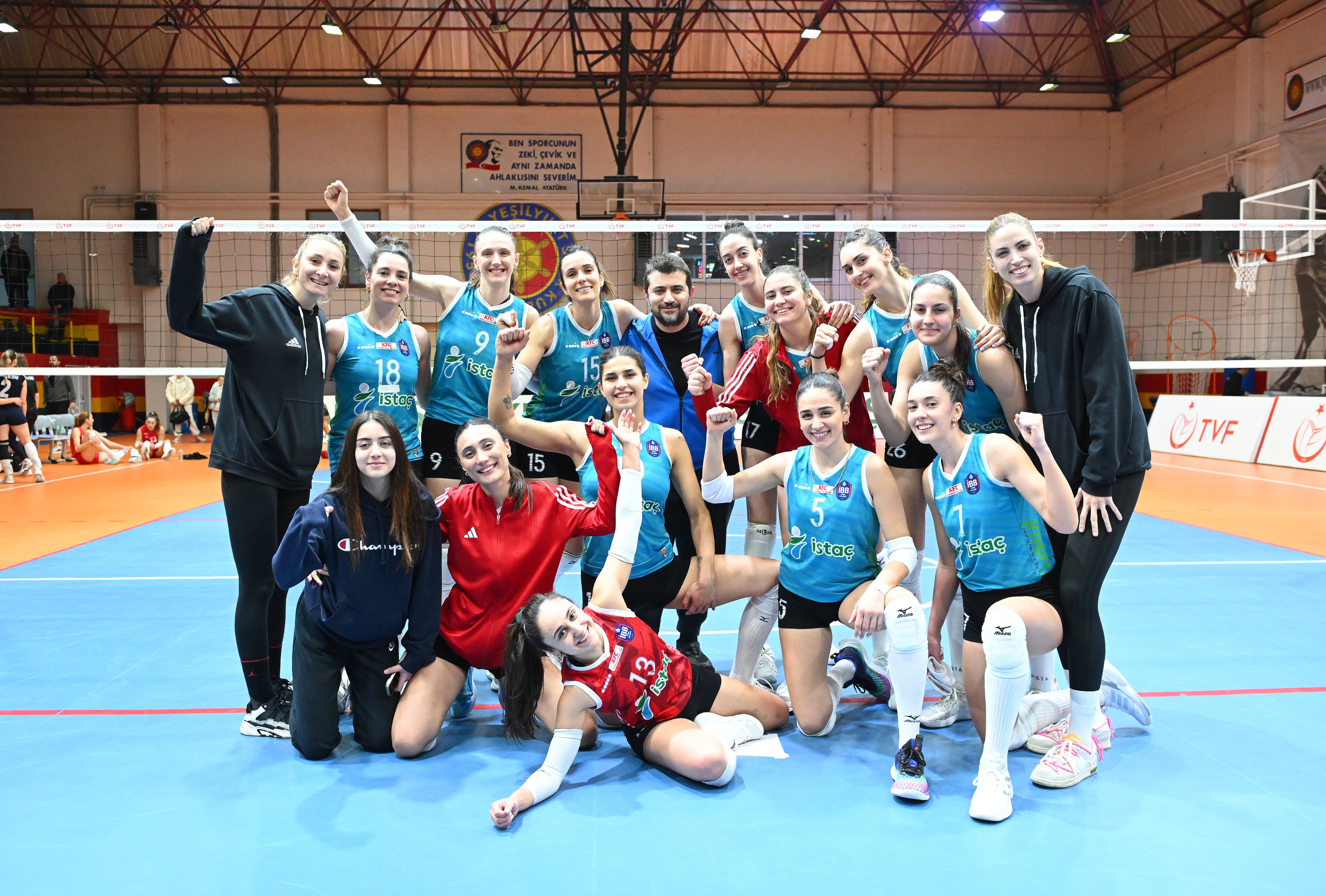 Kadın Voleybol Takımımız, Yeşilyurt'tan galibiyetle döndü: 3-0