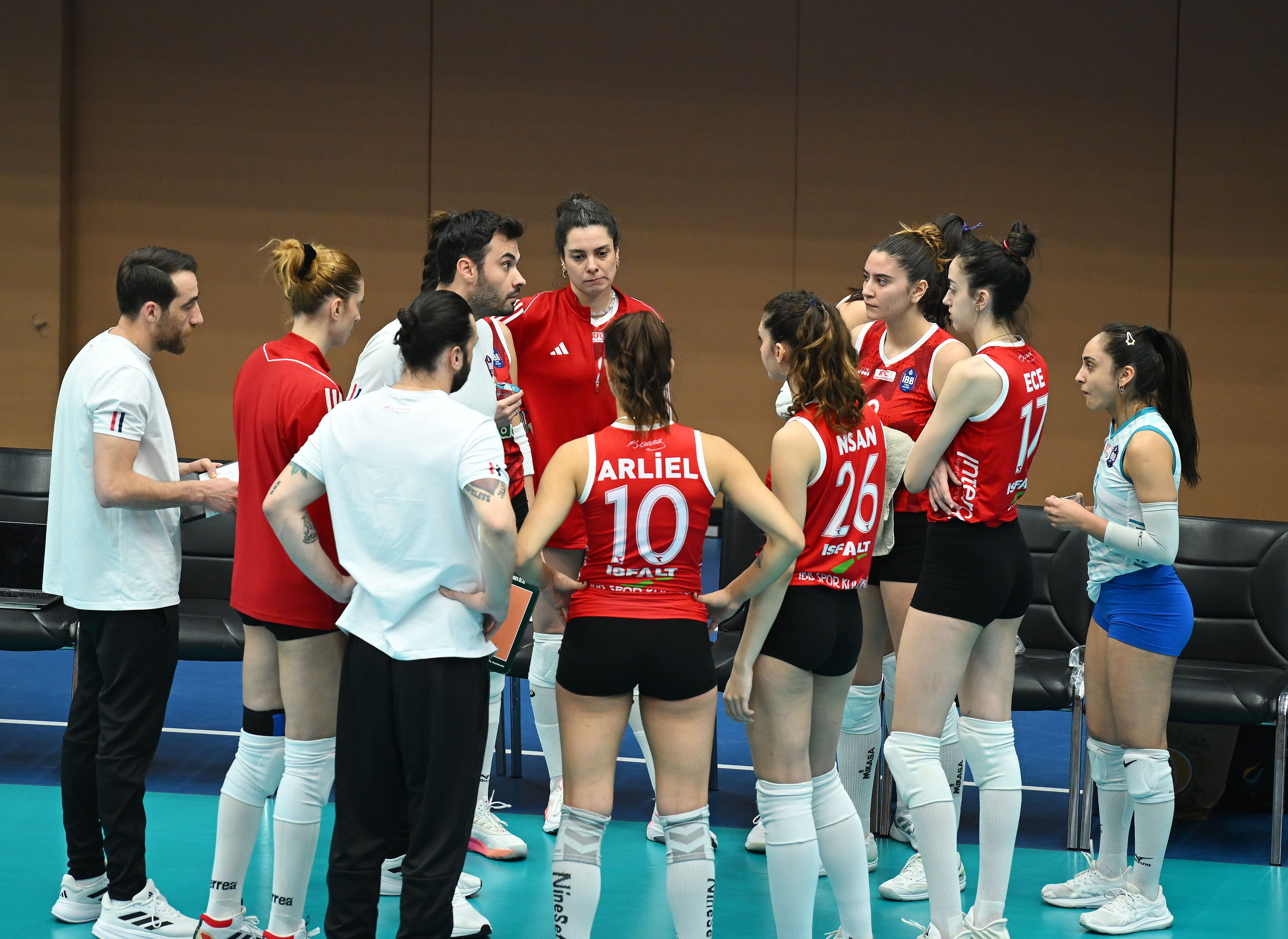 Kadın Voleybol Takımımız, Beykoz Belediye'yi 3-0 ile geçti