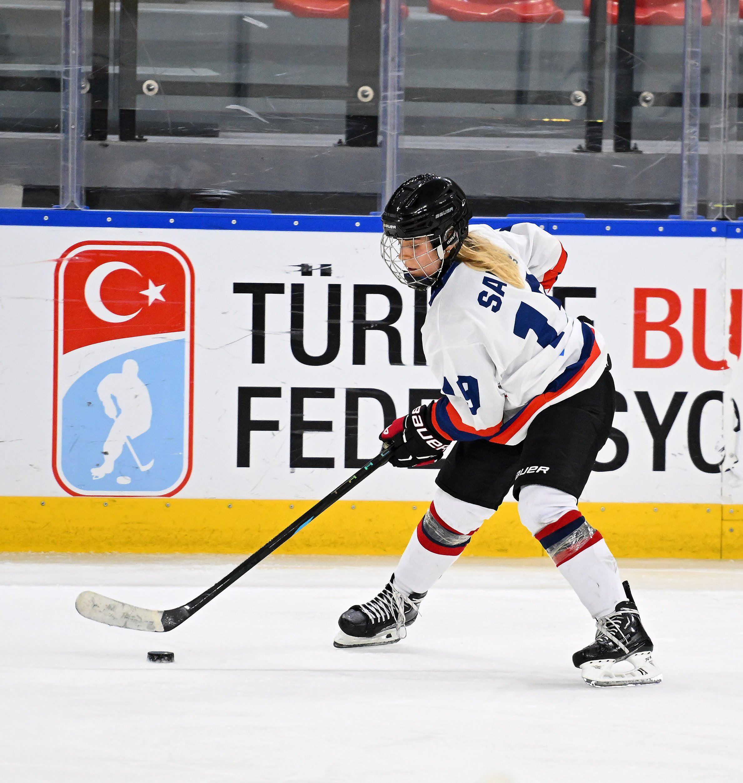 Kadın Buz Hokeyi Takımımız 8'de 8 ile liderliğini sürdürdü: 5-2