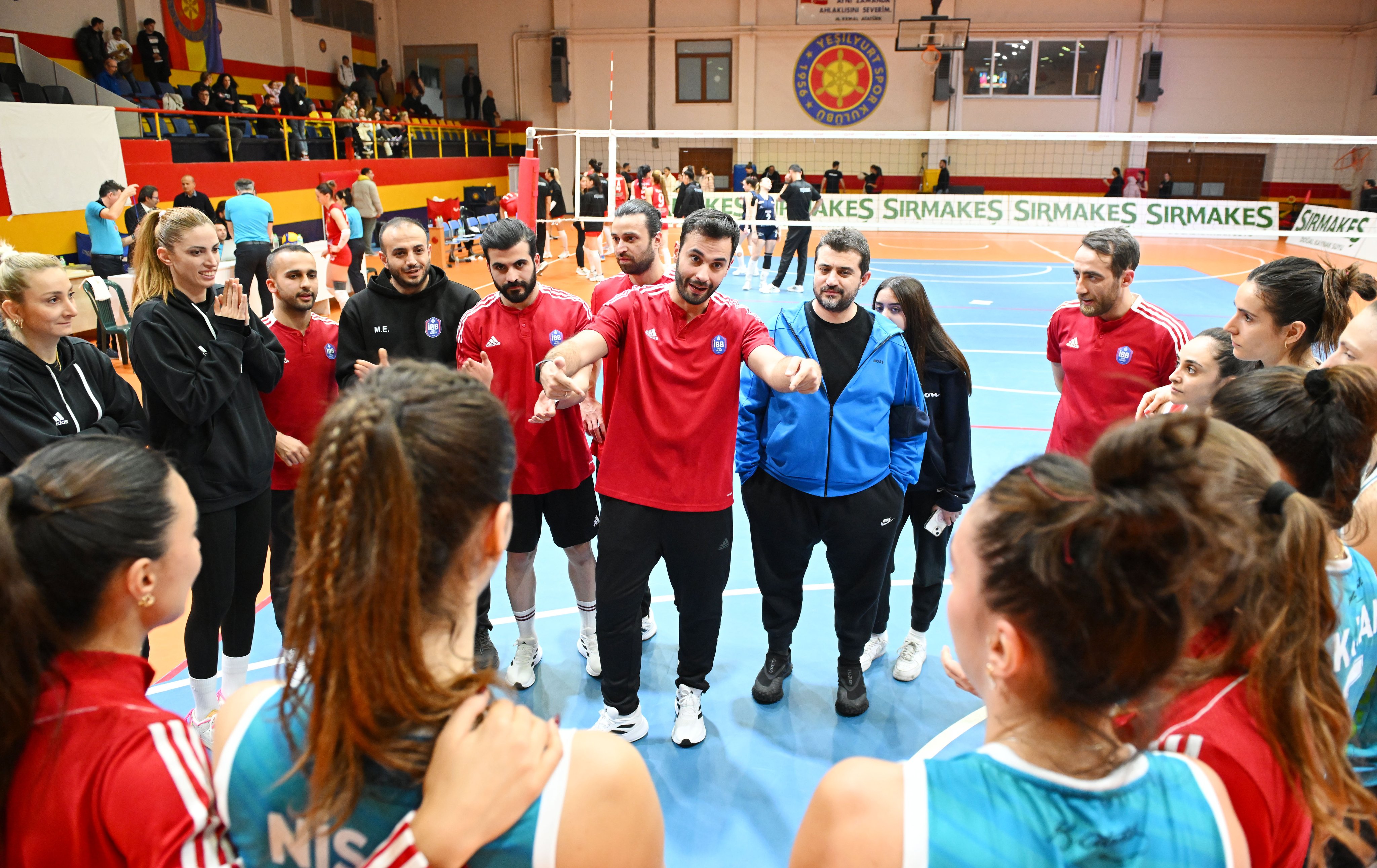Kadın Voleybol Takımımız, Yeşilyurt'tan galibiyetle döndü: 3-0