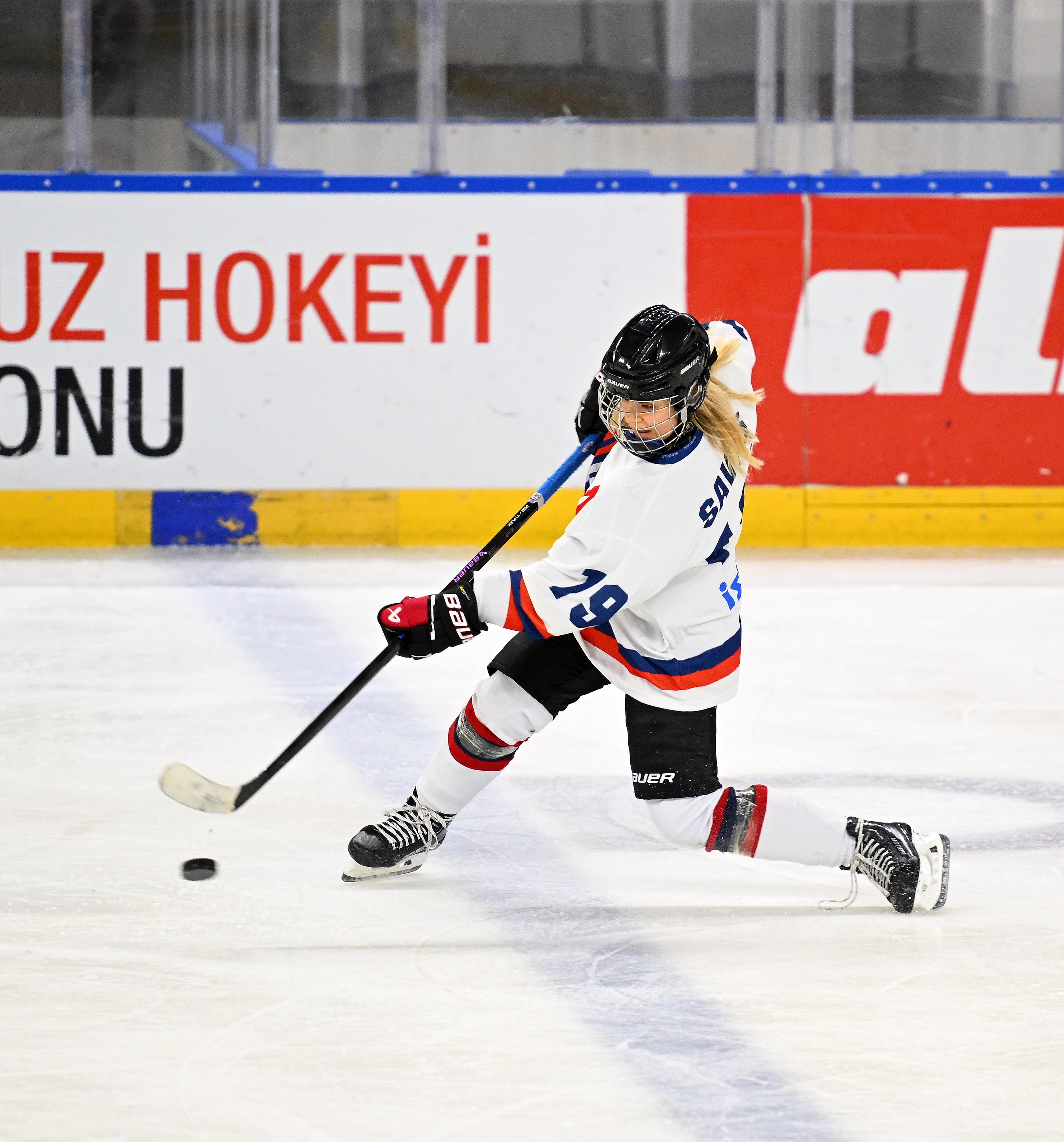 Kadın Buz Hokeyi Takımımız 8'de 8 ile liderliğini sürdürdü: 5-2