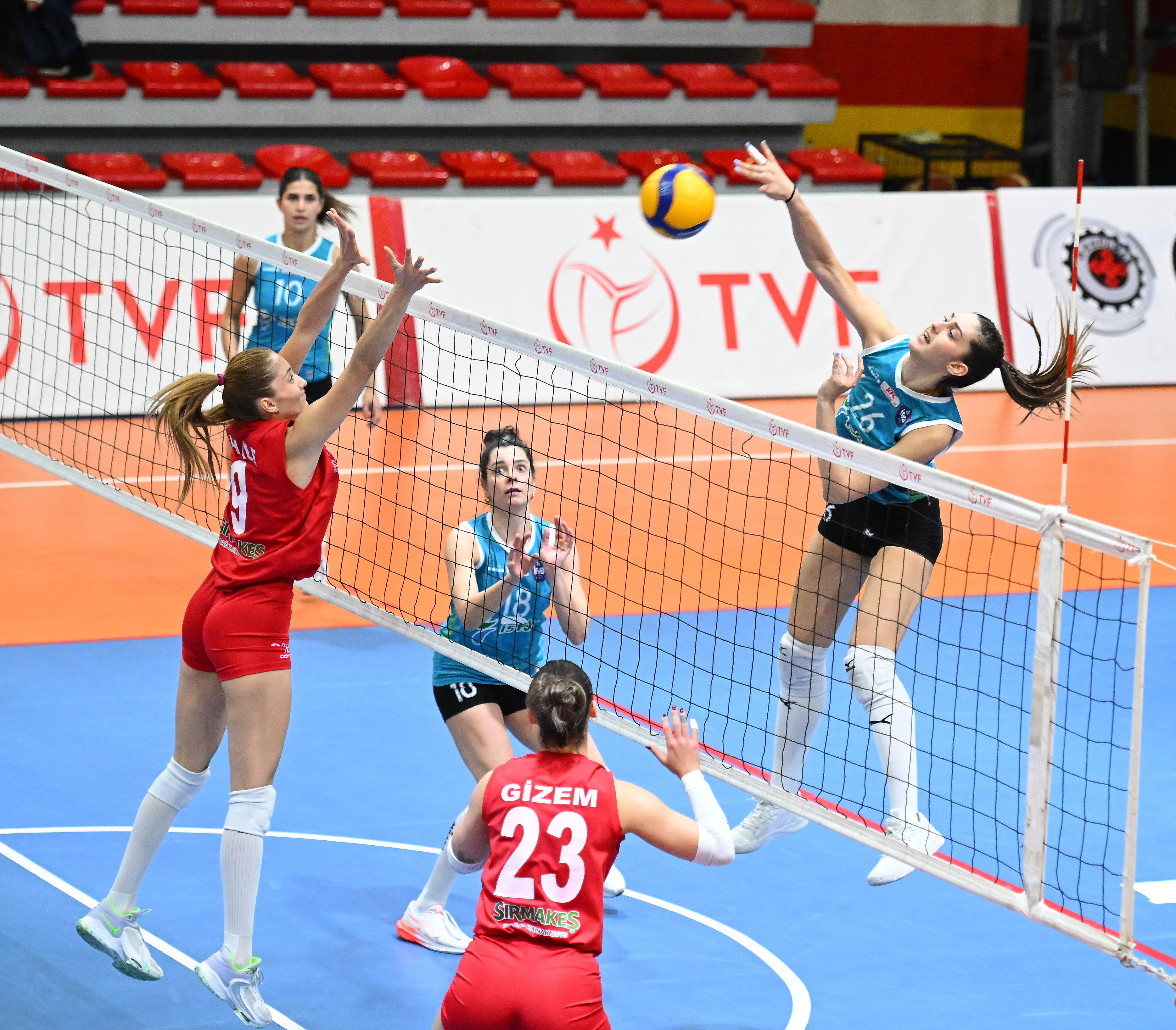 Kadın Voleybol Takımımız, Yeşilyurt'tan galibiyetle döndü: 3-0