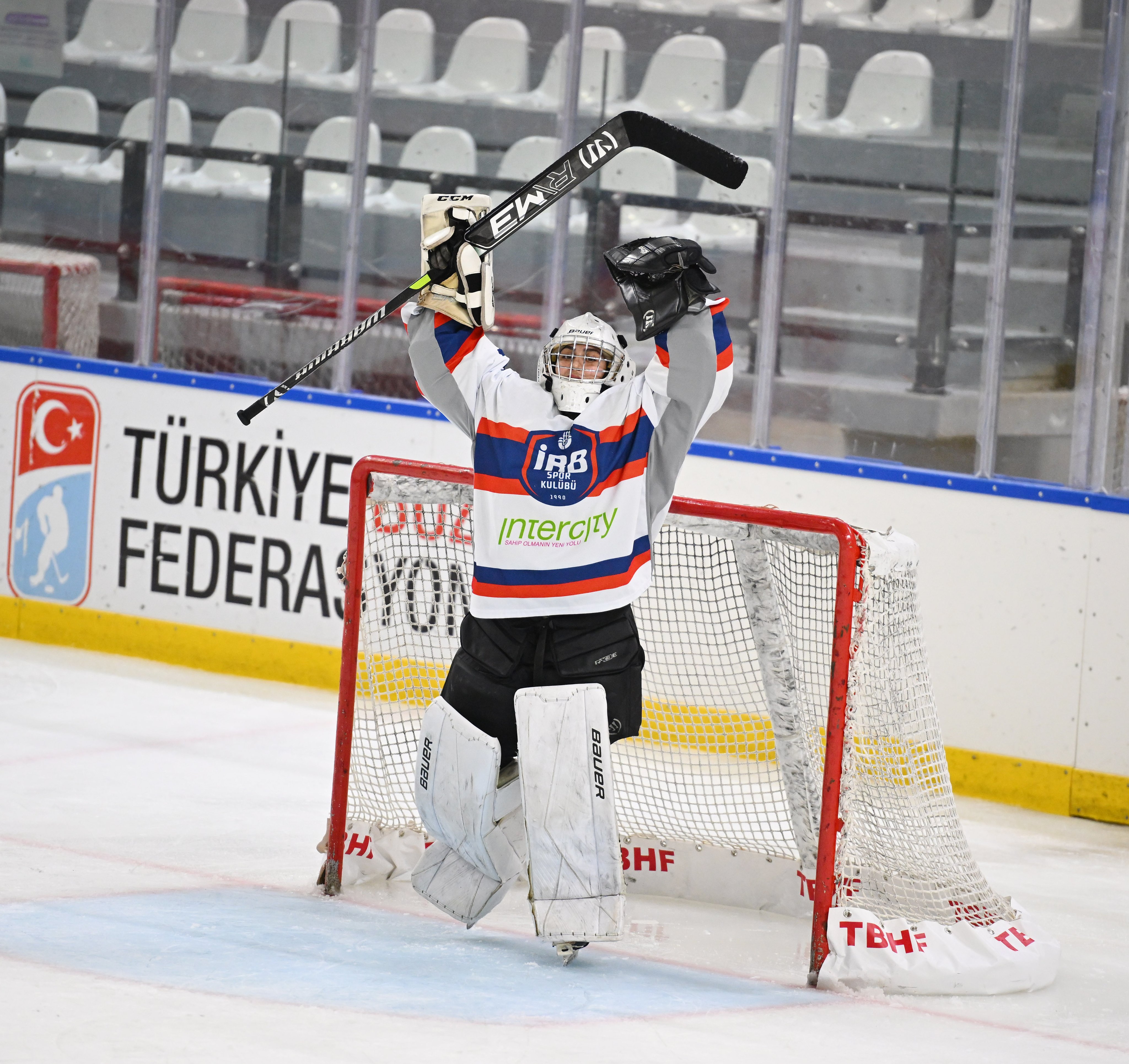 Kadın Buz Hokeyi Takımımız 8'de 8 ile liderliğini sürdürdü: 5-2