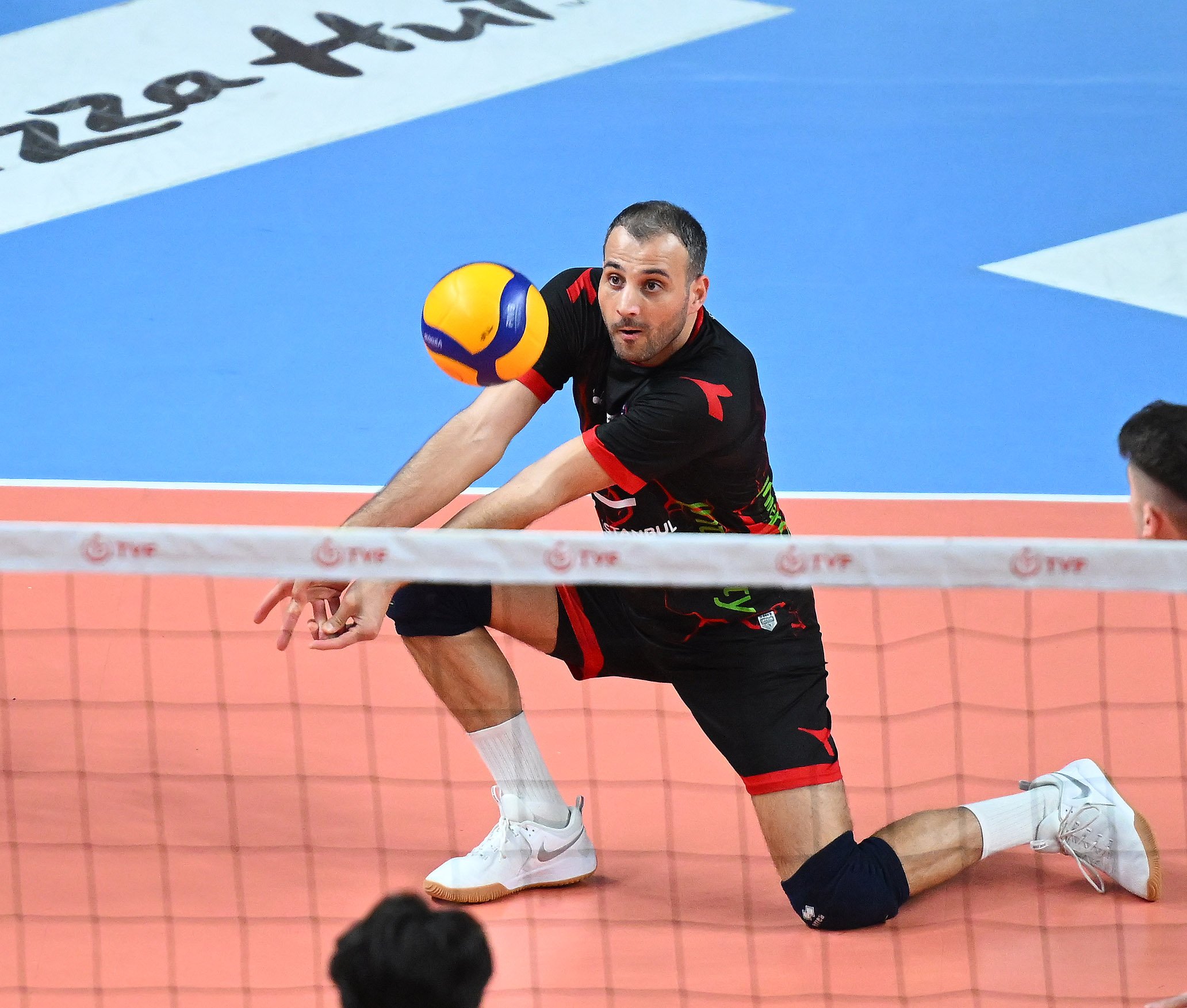 Erkek Voleybol Takımımız, Fenerbahçe Medicana'yı 3-0 mağlup etti