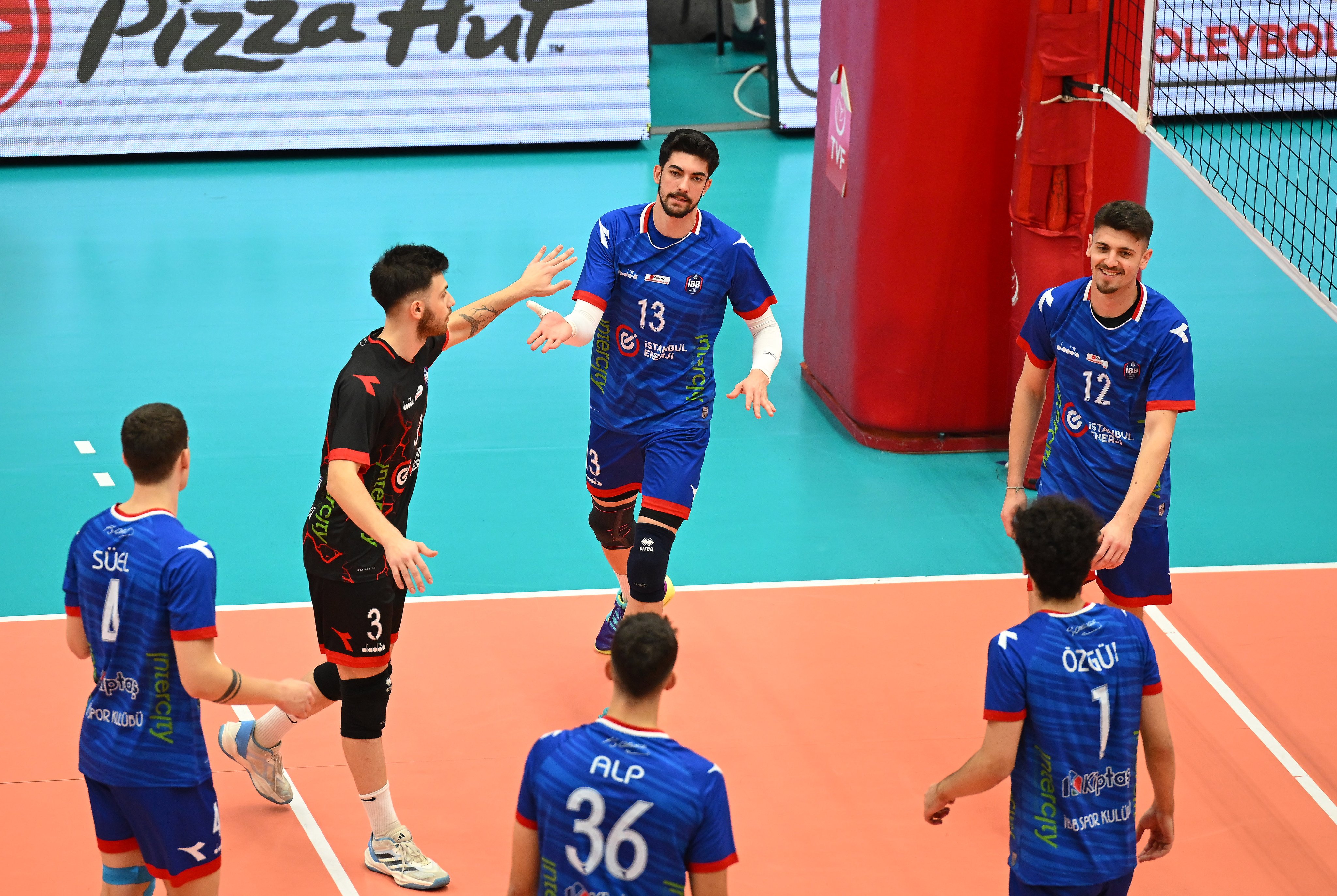 Erkek Voleybol Takımımız haftayı kayıpsız kapattı: 3-0