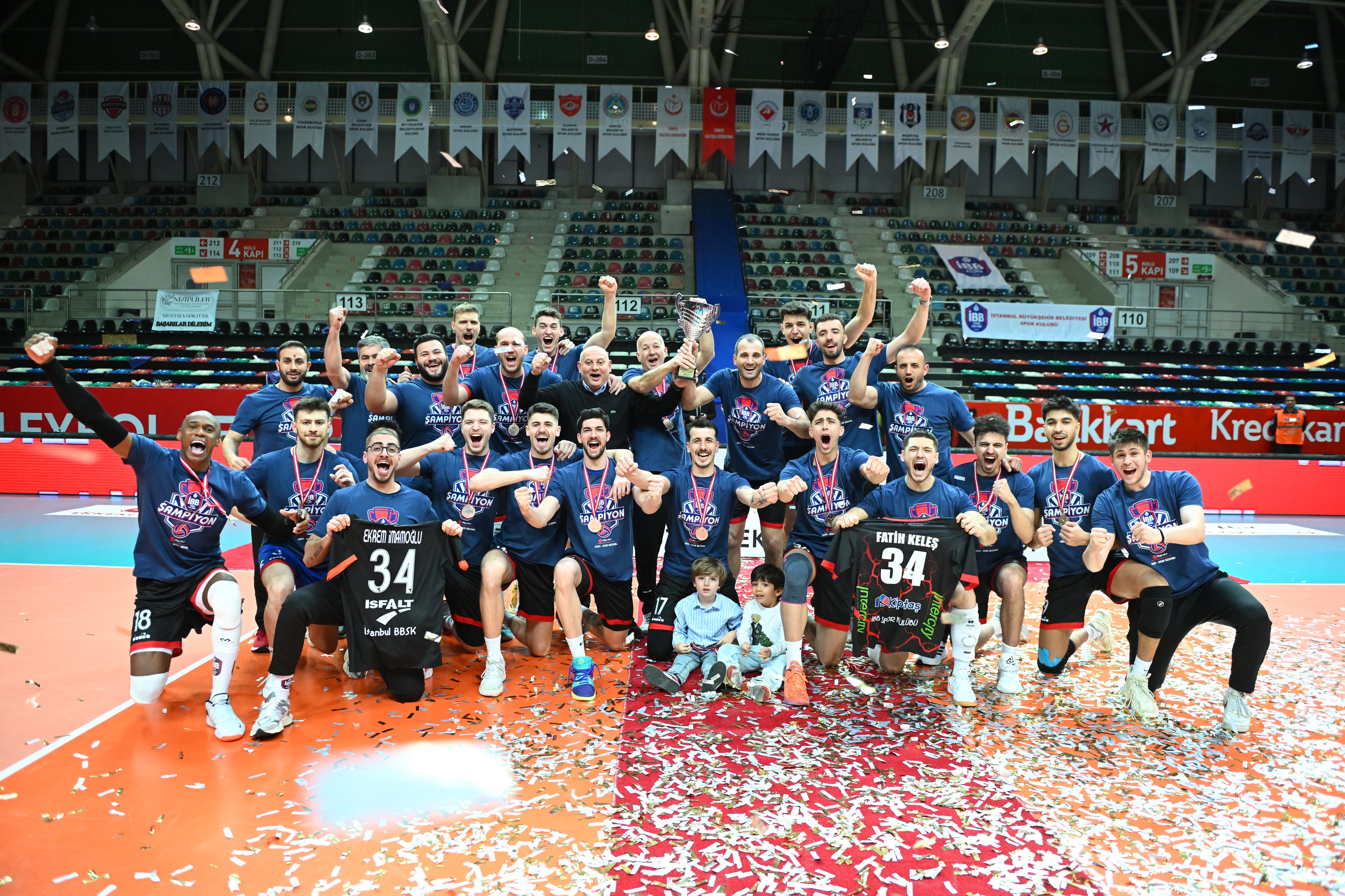 Erkek Voleybol Takımımız, Efeler Ligi'ne yükseldi: 3-0!