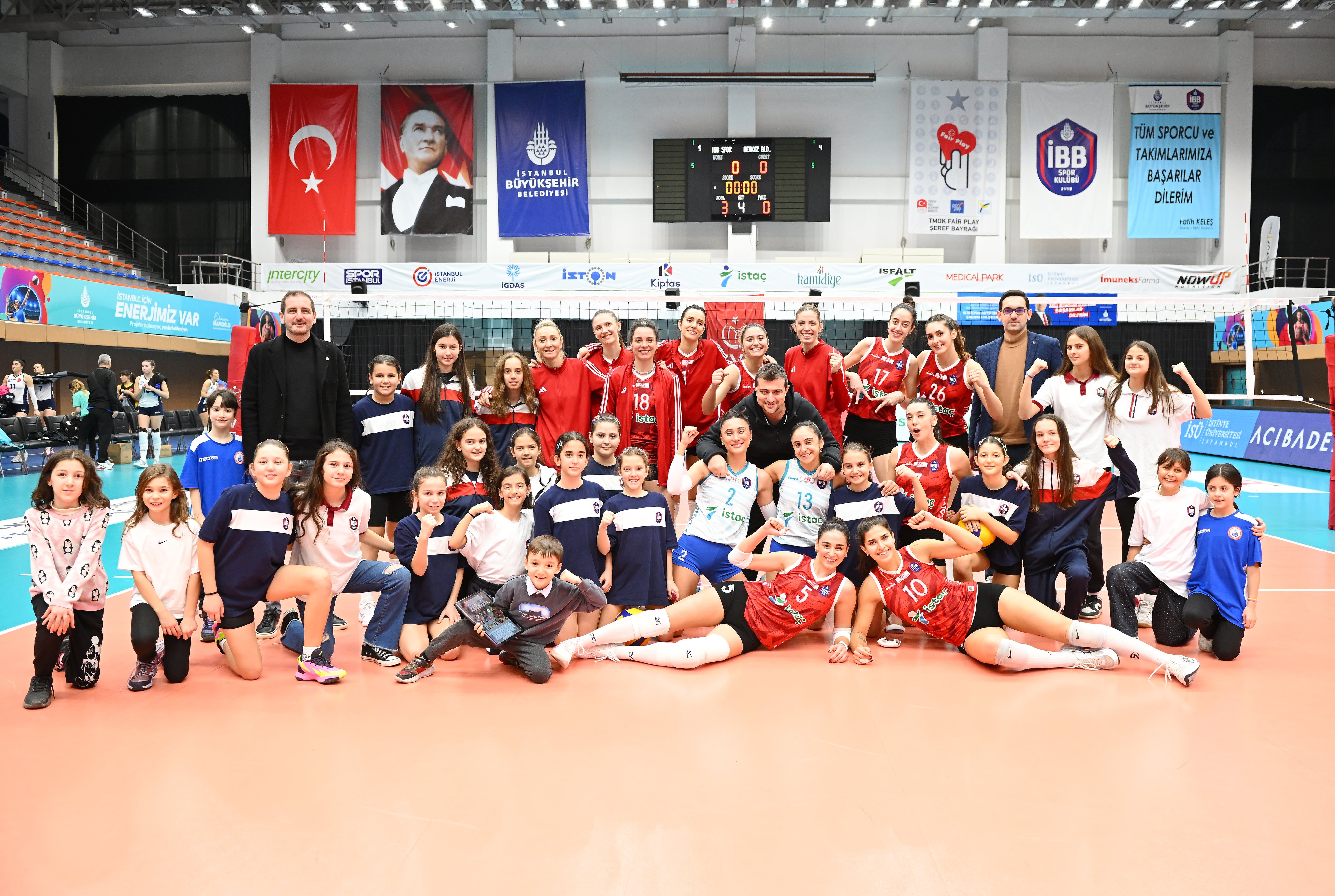 Kadın Voleybol Takımımız, Beykoz Belediye'yi 3-0 ile geçti