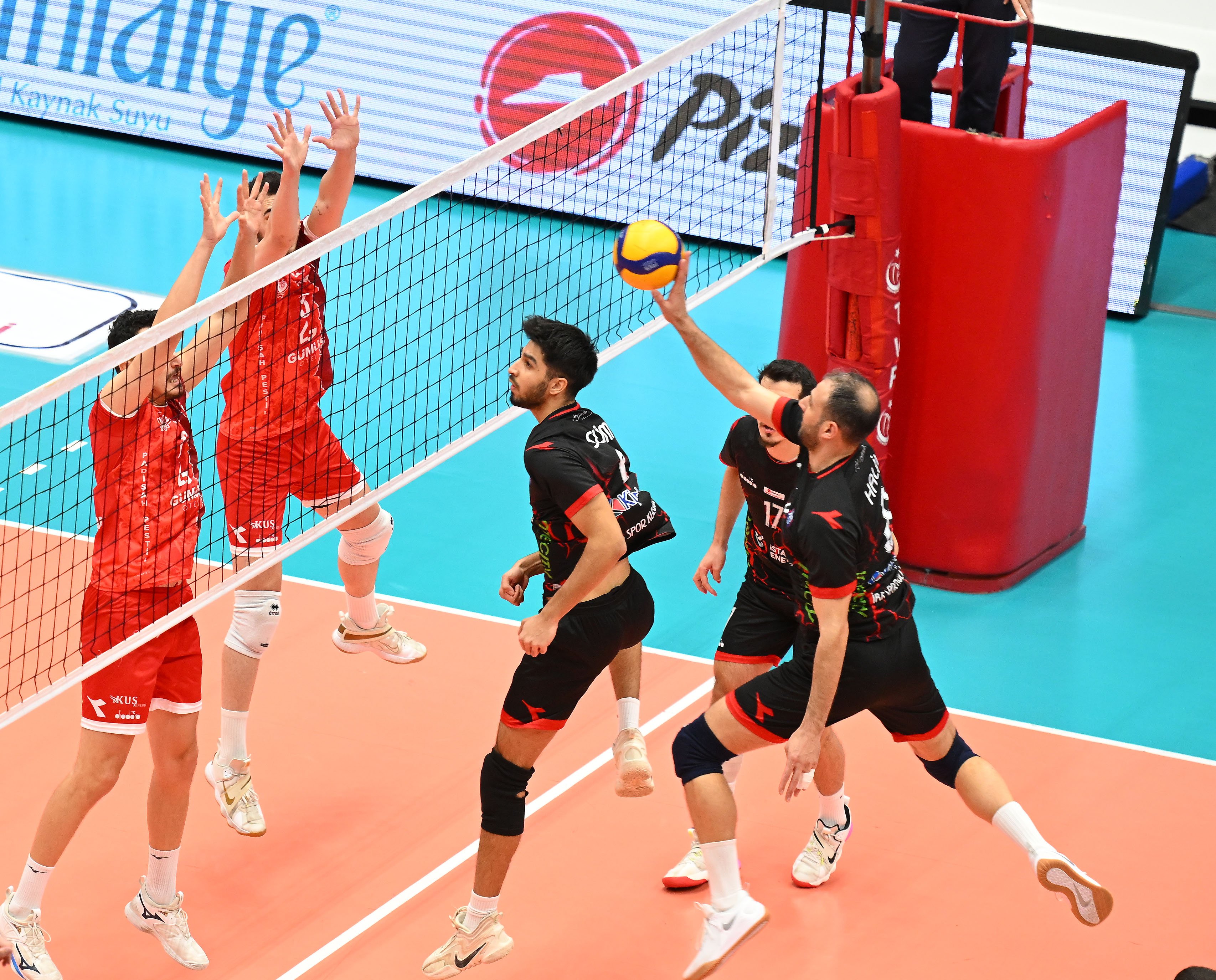 Erkek Voleybol Takımımız Gümüşsu Gümüşhane maçını 3-1 kazandı