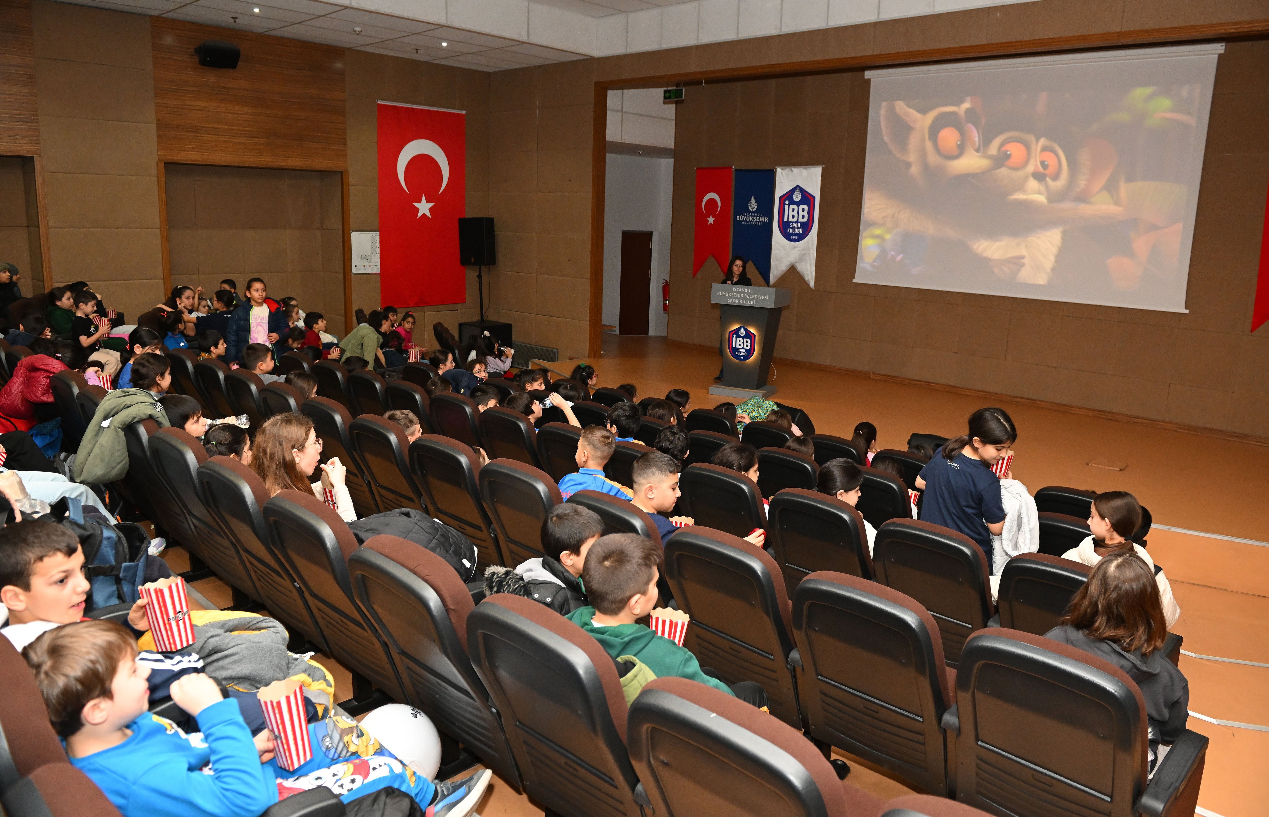 Altyapı sporcularımıza sinema keyfi!