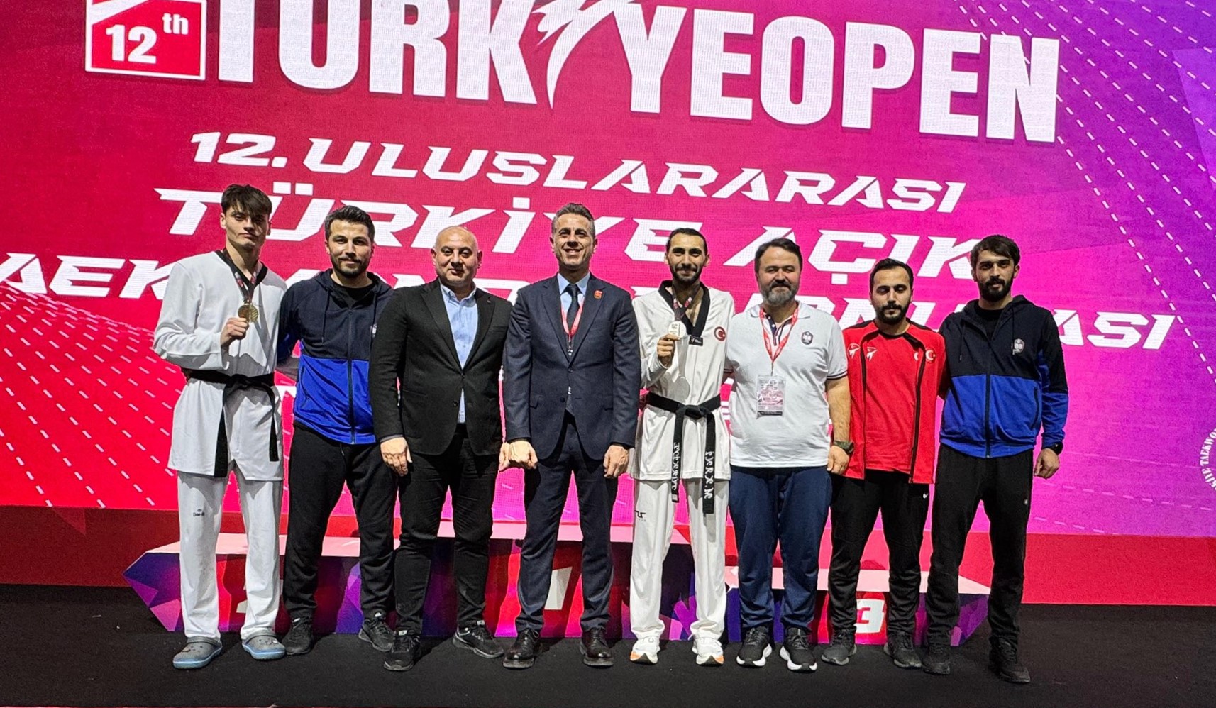 Turkish Open Taekwondo Turnuvası'nda Berkay Erer altın, Kani Polat gümüş madalya elde etti.