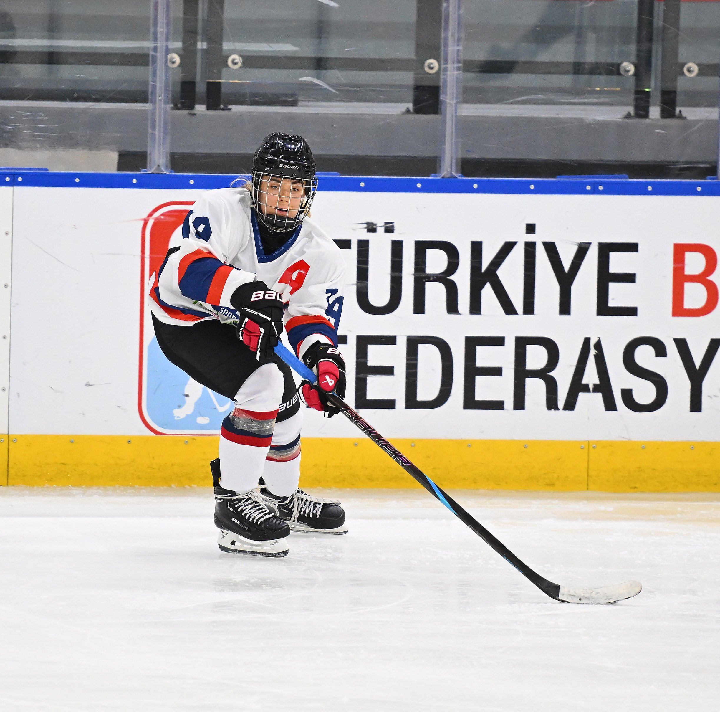 Kadın Buz Hokeyi Takımımız 8'de 8 ile liderliğini sürdürdü: 5-2
