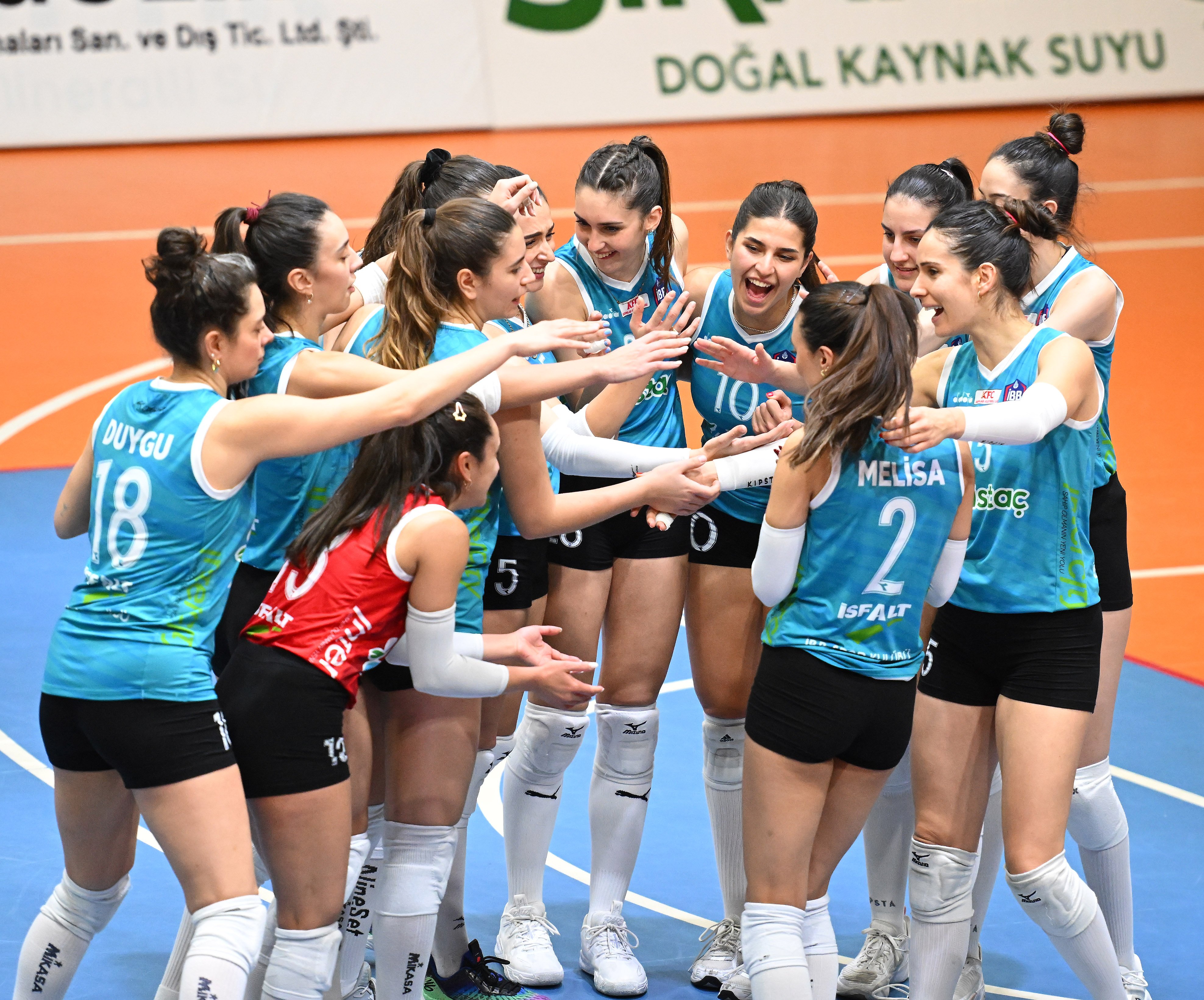 Kadın Voleybol Takımımız, Yeşilyurt'tan galibiyetle döndü: 3-0
