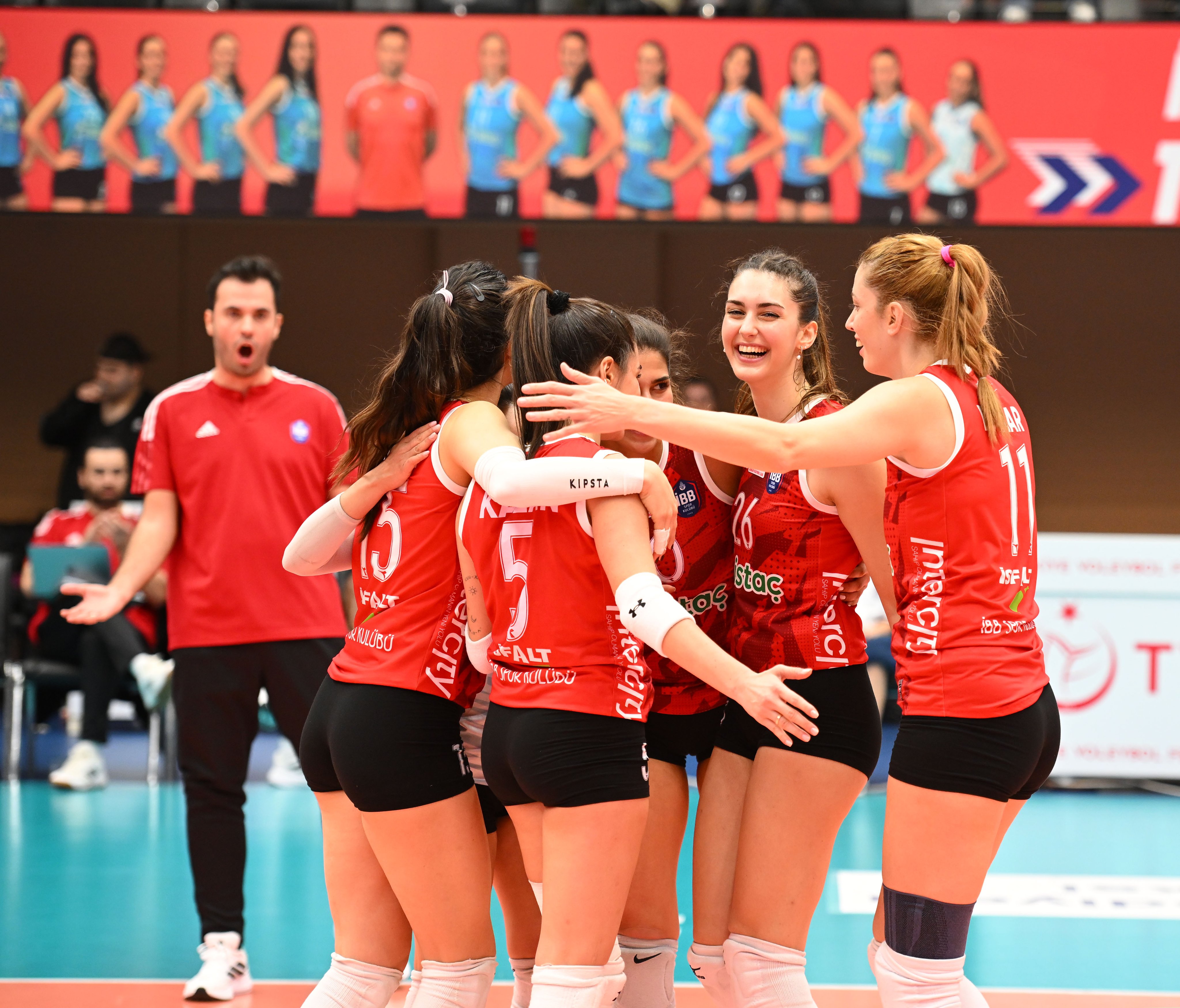 Kadın Voleybol Takımımız, Edremit Belediye'yi 3-0 mağlup etti